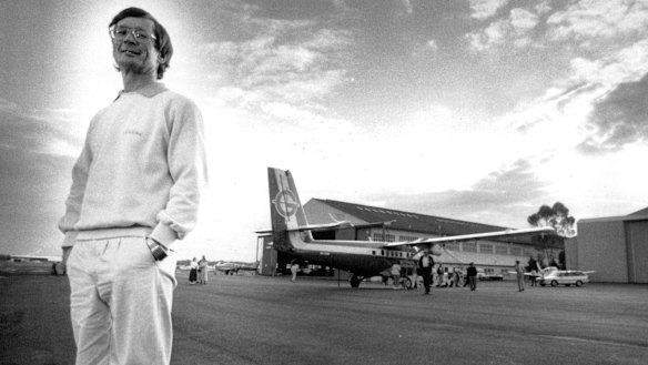 Dick Smith arrives back in Sydney after crossing the South Pole in 1989.