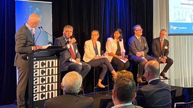 Luina Bio’s Max Rossetto (second from left) with Centre for Biopharmaceutical Excellence Director Rachel Jensen, PwC Director Gyanam Sadananda, the CSO of Cell Therapies, Associate Professor Dominic Wall, and Dr Leigh Farrell, the head of health security at DMTC Limited. 