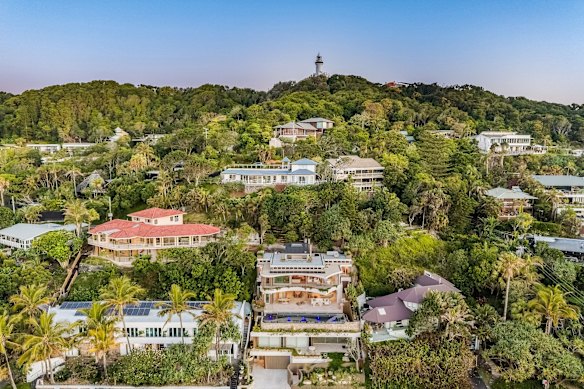 আইনজীবী যিনি বায়রন বে ব্লককে  মিলিয়নে পুনরায় বিক্রি করতে .7 মিলিয়ন প্রদান করেছেন