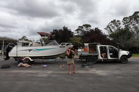 Emma and Wayne Morris broke down while crossing the border as part of the rush to get back into Victoria.