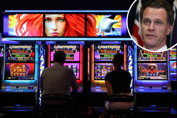 NSW Labor leader Chris Minns said he would support the government if it launched a cashless gaming card trial.