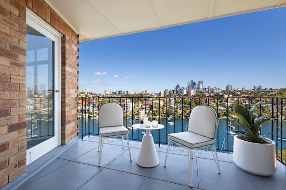Un apartamento de Cremorne Point con vistas al agua.