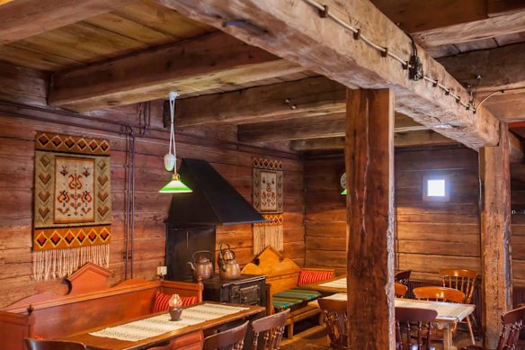A traditional restaurant in a hand-carved log cabin … Sokeri-Jussin Kievari.