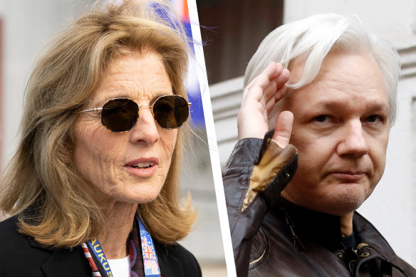 US ambassador Caroline Kennedy has met Australian MPs who want Julian Assange brought back to Australia.