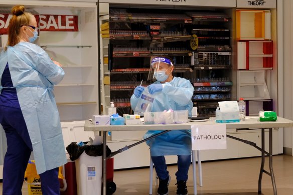 Victoria and Western Australia want the other states to agree to pre-flight testing of people travelling from the UK.