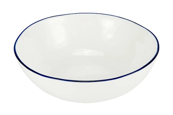 Simple clean lines ensures the focus remains on the fresh ingredients and the surrounding company. 