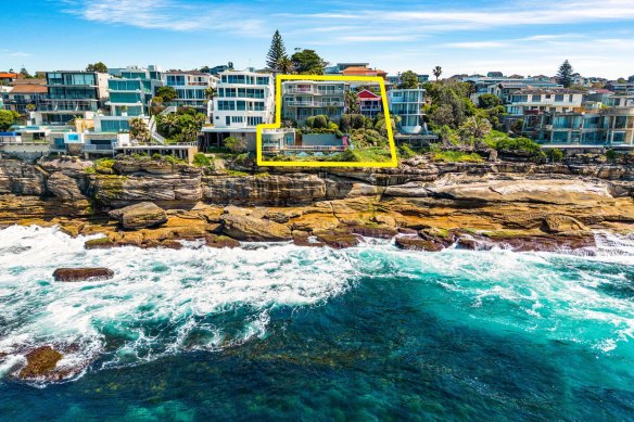 The estate of Alan Cardy originally listed the two clifftop houses in one line with $25 million hopes. Combined they sold for more than that.