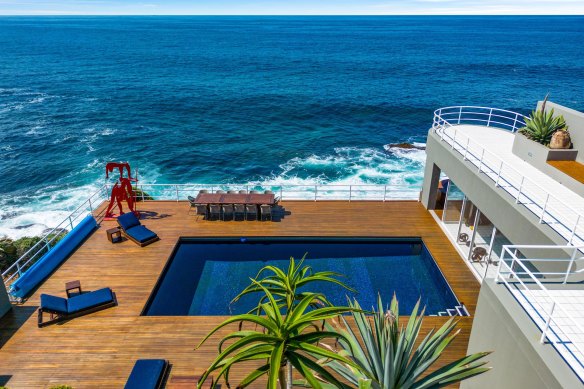 The clifftop home of the late Alan Cardy has set a South Coogee house price record of more than $18.45 million.