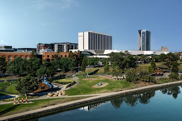 El Crowne Plaza y el centro de convenciones en el paseo marítimo de Geelong.