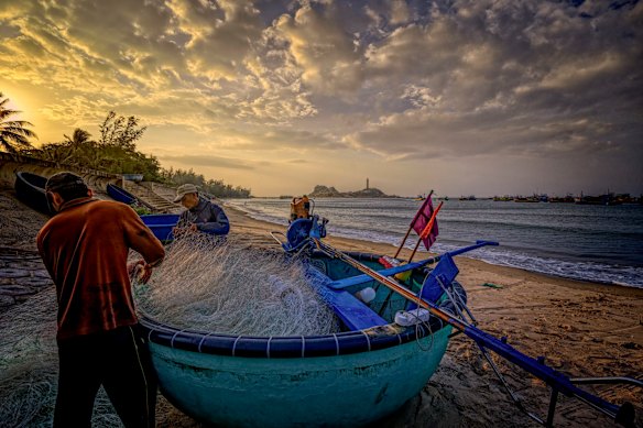 Basket boats on Ke Ga Bay. 