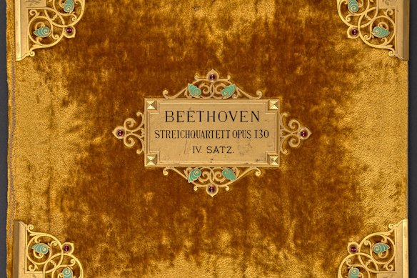 The velvet envelope Heinrich Steger had made for his “autograph” of the Alla Danza Tedesca movement.