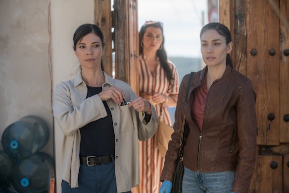 Maribel Verdu (left) as Sergeant Lucia Gutierrez and Mariela Garriga as Lieutenant Magaly Castillo in When No One Sees Us.