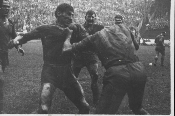 Vince Karalius and Rex Mossop in action in 1960.