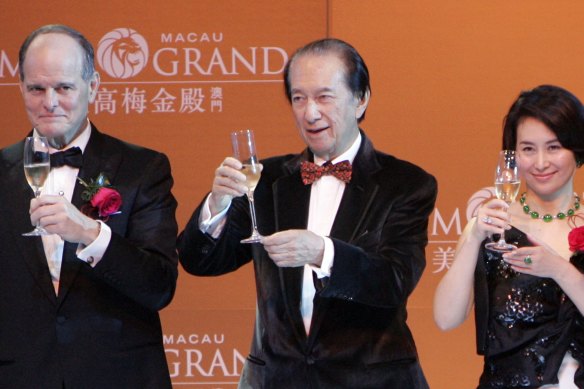 Stanley Ho (centre) celebrates the 
the opening of MGM Grand Macau in 2007 with his daughter, Pansy, and then MGM CEO Terrence Lanni.
