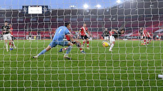 Manchester United's Edinson Cavani scores his side's third goal against Southampton at St Mary's on Sunday.