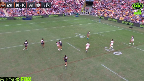 Tyrell Sloan sizes up a four-on-one overlap in the Dragons’ last attacking play against the Tigers.