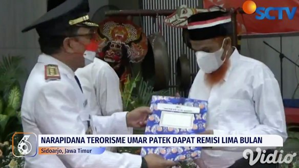  Patek, right, receives his sentence reduction letter during a ceremony at Porong prison in East Java last week.

 