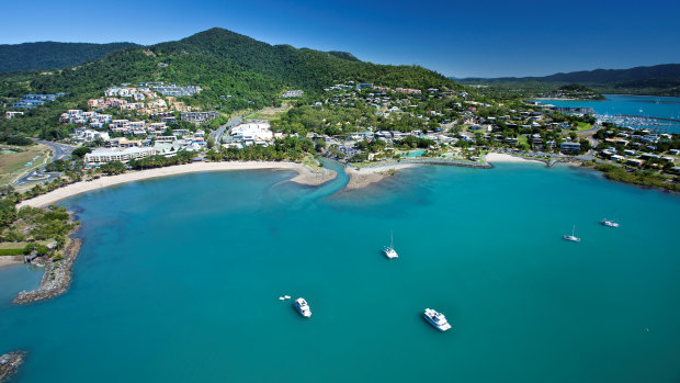 Describing the Whitsundays as "paradise", Annastacia Palaszczuk has encouraged Queenslanders to take advantage of Alliance Airlines' discount to fly there. 