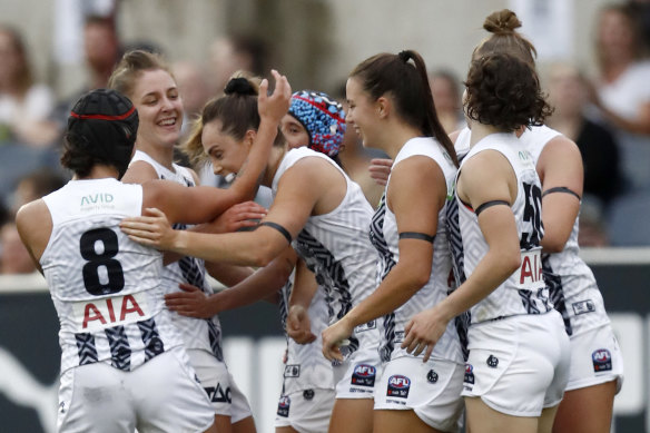 Collingwood celebrate a goal by Aishling Sheridan.