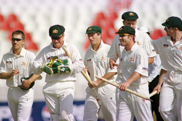 Ian Healy and the Australian team walk off the field after defeating Pakistan at Rawalpindi stadium in 1998. 