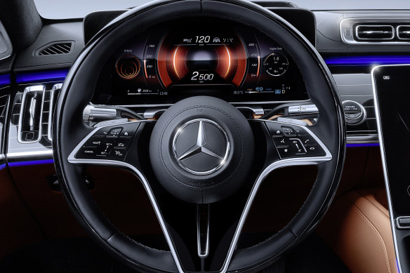 The dashboard of the Mercedes-Benz S450L.
