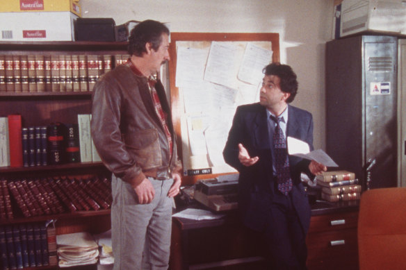 Darryl Kerrigan (Michael Caton) and his lawyer Dennis Denuto (Tiriel Mora) in <I>The Castle</I>.
