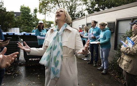 Zali Steggall has strengthened her hold on Warringah