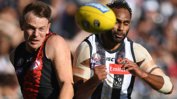 Brendon Goddard and Travis Varcoe battle for the ball.