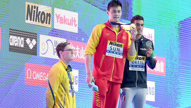  Mack Horton protests against Sun Yang's 400m freestyle win.