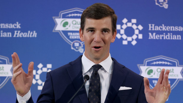 Eli Manning announces his retirement during a packed press conference.
