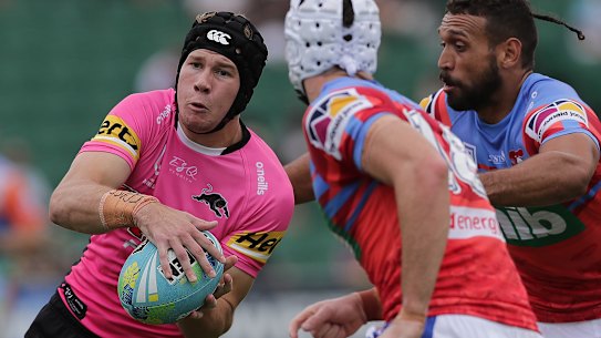 Matt Burton has signed a three-year deal to join Canterbury from 2022.