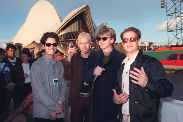 (L-R) Mark Hart, Nick Seymour, Neil Finn and Paul Hester at soundcheck on November 23, 1996.