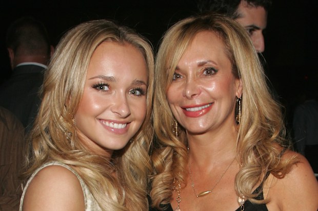 NEW YORK - JUNE 14: Actress Hayden Panettiere and her mother Leslie Vogel attend the after party for the HBO premiere of the fourth season of “Entourage” on June 14, 2007 in New York City. (Photo by Peter Kramer/Getty Images)