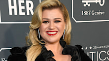 Kelly Clarkson accused a Brooklyn store of treating her like she couldn’t afford their products.