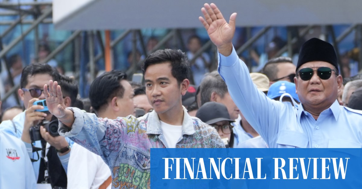 Prabowo menginjak-injak saingannya menjelang pemilihan presiden