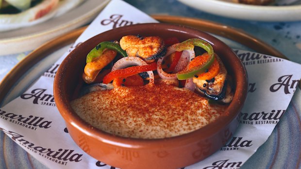 Marinated mussels, potato and espelette.