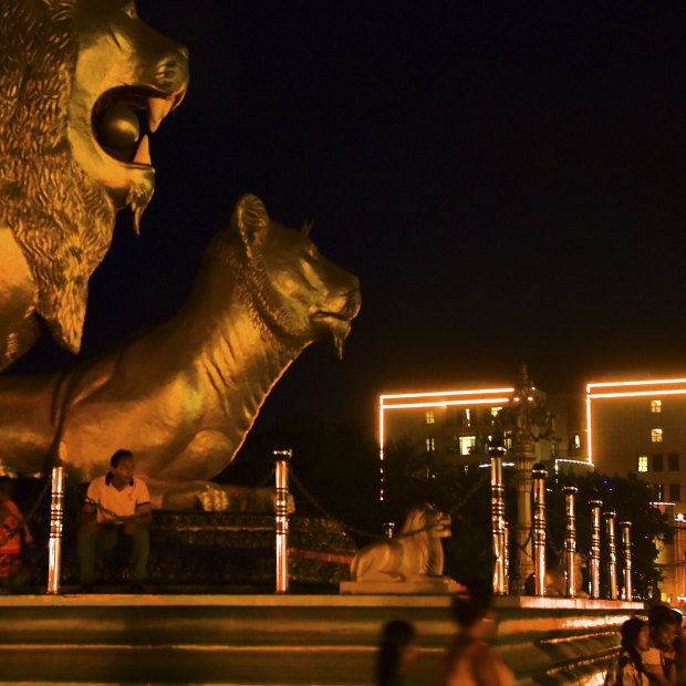 Sihanoukville's Golden Lion monument and nearby JinBei casino. 