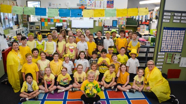 Jerrabomberra Public School year 1/2 students with teachers Jane Taylor and Peta Kenningham and seven-year-old Ellie De Landre-Line (front) wearing yellow for Annabelle Potts.