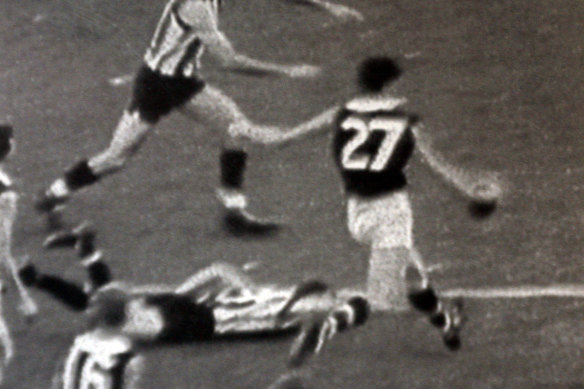 Barry Breen kicks the winning point to land St Kilda their only flag