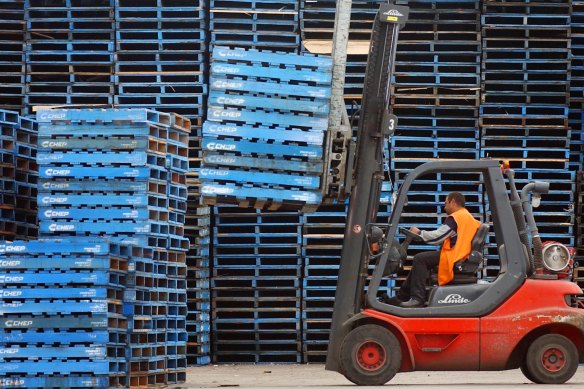 The pallet supply crisis was already acute by mid-October.