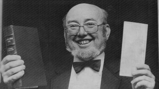 Thomas Keneally displays his cheque and book, after he was awarded the 1982 Booker Prize.