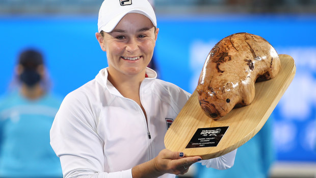 Ash Barty holds aloft the trophy after winning the Yarra Valley Classic on Sunday.