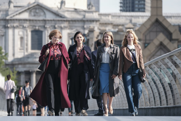 The Split evolves around the often messy personal and professional lives of family lawyer Ruth Defoe (Deborah Findlay) and her daughters Nina (Annabel Scholey), Hannah (Nicola Walker) and Rose (Fiona Button).