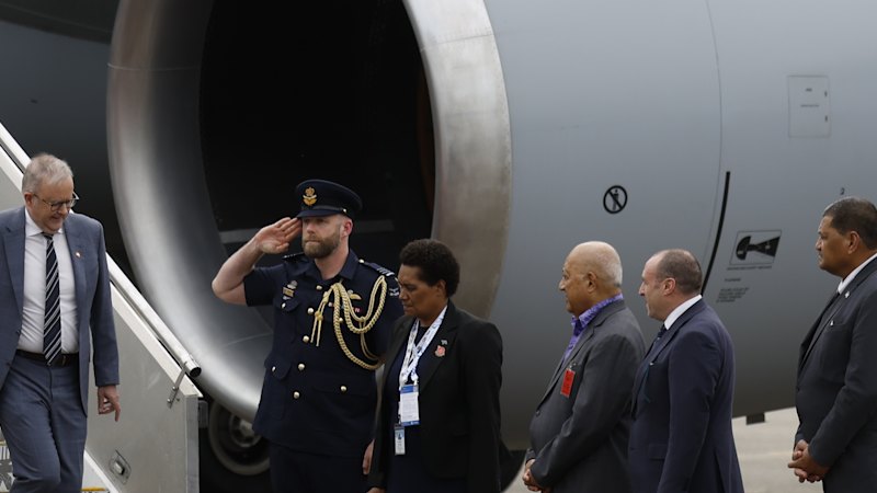 Australia news LIVE: Australia to fund Pacific renewables projects ahead of COP31, Albanese arrives to guard of honour