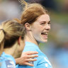 Vine inspires Sydney FC to dominant win over the Jets