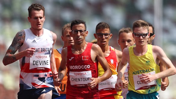 Australia’s Jaryd Clifford won silver in Men’s 5000m — despite collapsing across the line. 