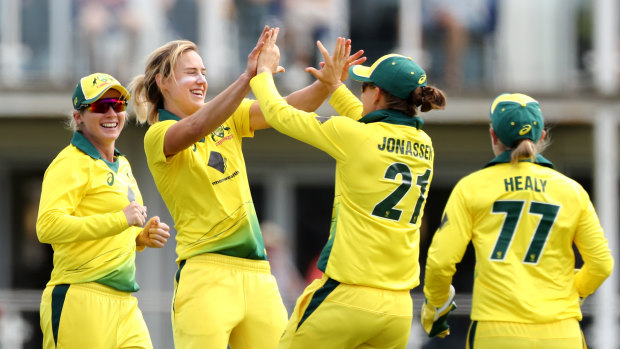 The big gap in the men's international schedule Down Under leaves plenty of clear air for Ellyse Perry and Australia.