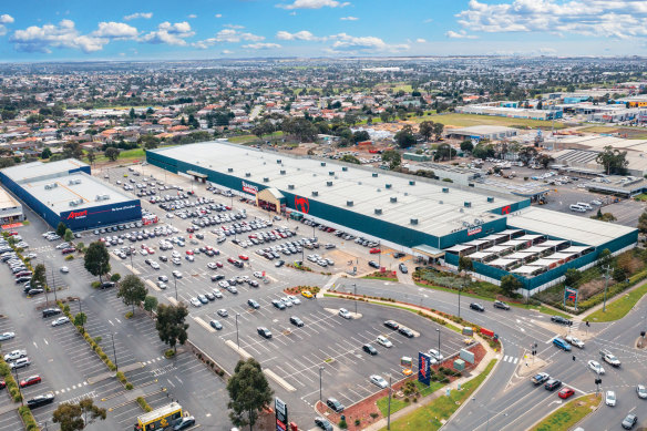 The 21,670 sq m Bunnings warehouse at Hoppers Crossing centre in Melbourne’s is one of the network’s largest. 