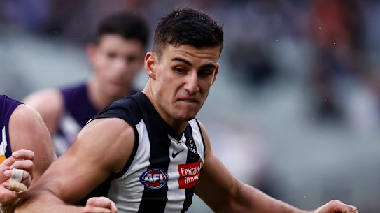 Fremantle’s Jaeger O’Meara tries to bustle Nick Daicos off the ball.