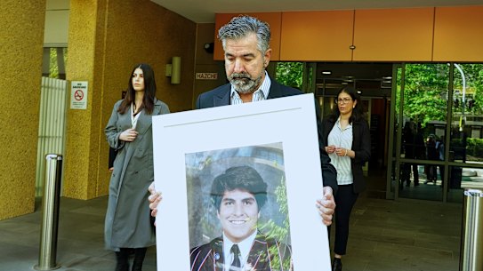 Foto de Harry Tsindos, padre de James Tsindos, 